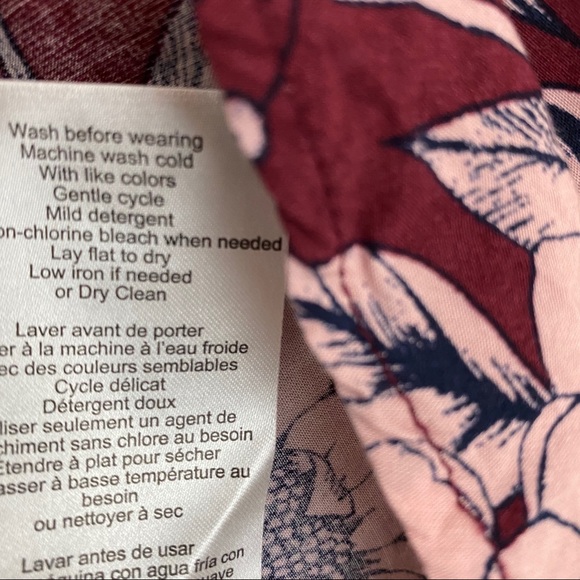 Motherhood Maternity Dark Red Floral Button Top M - Picture 12 of 12